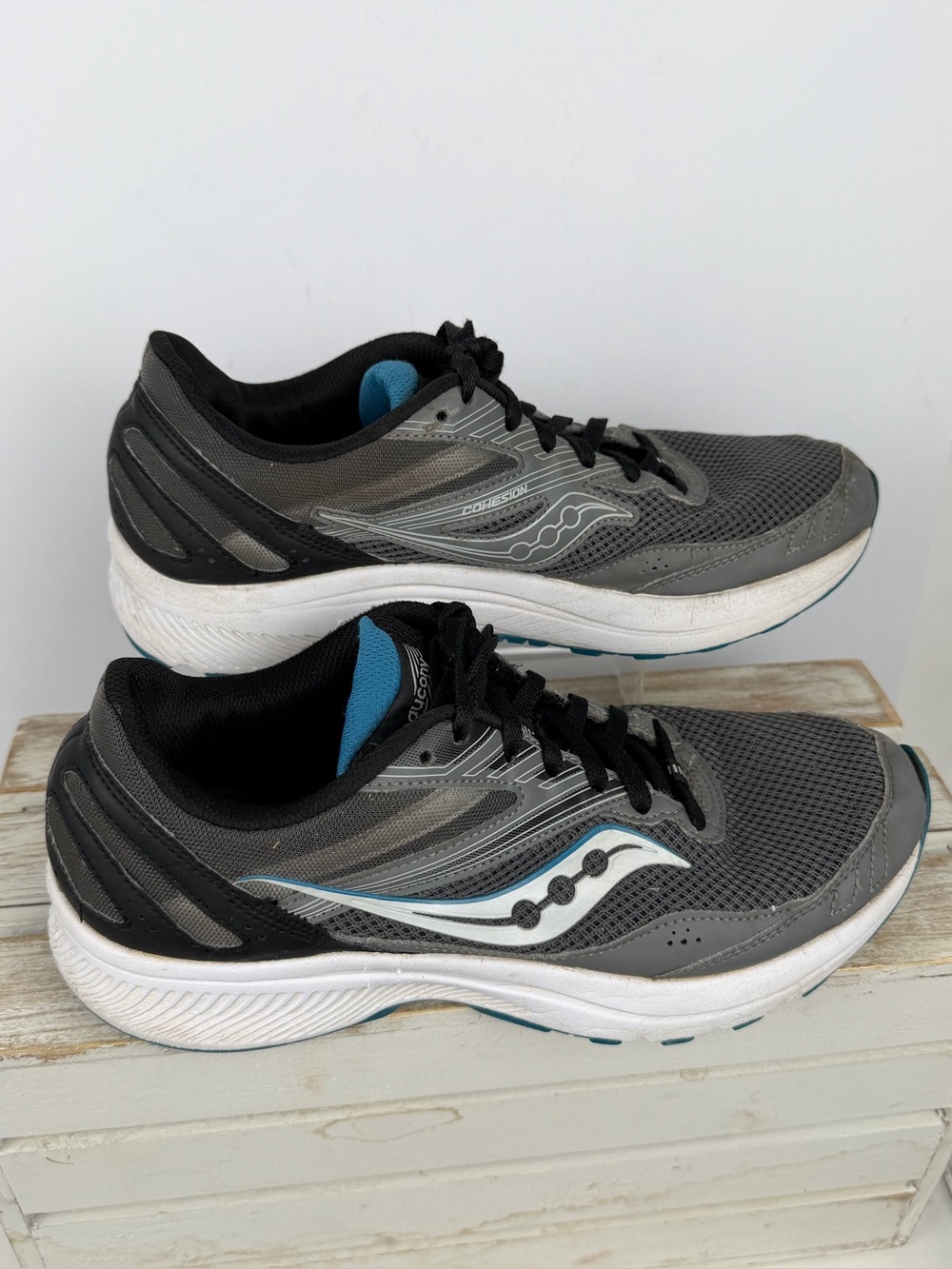 Saucony Men's Cohesion 15 running shoes in a grey and topaz charcoal color way 9